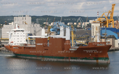 Port Gdynia. Nz. papierowiec Saimaagracht o nosnosci...