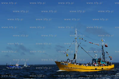 Morska Pielgrzymka Rybakow na lodziach na odpust sw....