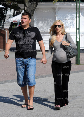 Sopot. Centrum Haffnera. Dariusz Michalczewski z zona...