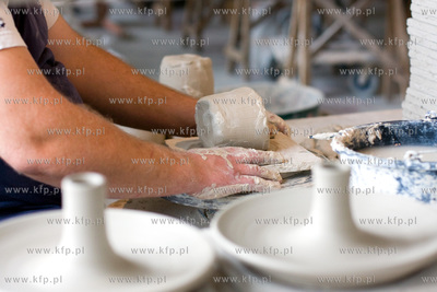 Chmielno. Zaklad Ceramiczny Genius. 16.09.2009 fot....