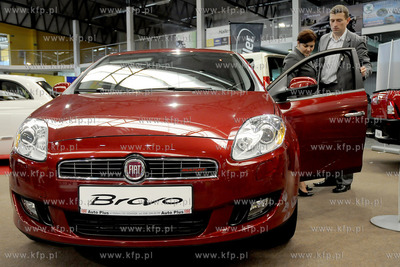 Trojmiejskie Targi Motoryzacyjne w hali wystawienniczej...