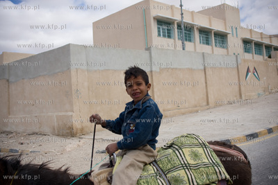 Petra Jordania. Chlopiec na osiolku. 03.11.2009  Fot....