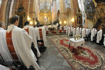 Msza krzyzma w katedrze pelplinskiej,pod przewodnictwem...
