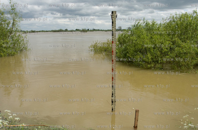 Waly przeciwpowodziowe w miejscowosci Leszkowy
 25.05.2010...