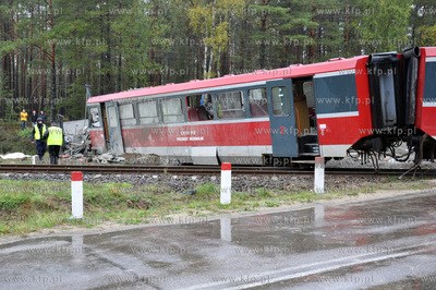 Na niestrzezonym przejezdzie kolejowym w Lipuszu TiR...