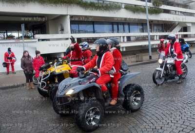 IX Zlot Mikolajow na Motocyklach w Trojmiescie. Na...