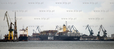 W Baltyckim Terminalu Kontenerowym (BCT) rozladowywany...