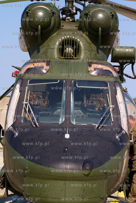 W Gdyni Babich Dolach zalogi smiglowcow W-3 z 25 Brygady...