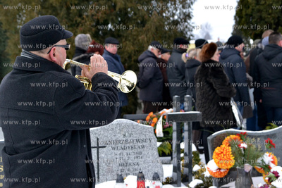 Na Cmentarzu Komunalnym w Czluchowie rodzina, 
przyjaciele...