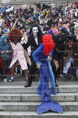 Przed Muzeum Narodowym w Szczecinie, na Wałach Chrobrego...