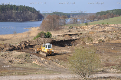 Koscierzyna. Nielegalne wyrobisko piachu i dzikie wysypisko...