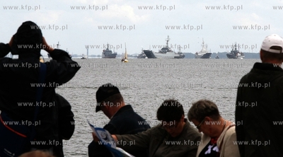 Parada wszystkich najwazniejszych klas okretow bedacych...