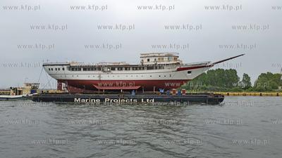 Transport kadluba do portu wewnetrzego w Gdansku szkolnego...