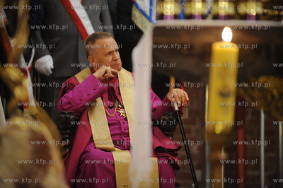 Ksiadz Jankowski idzie na emeryture. Z tej okazji w...