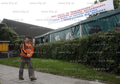 Transparent wywieszony nad pubem Big Johny w Gdansku,...