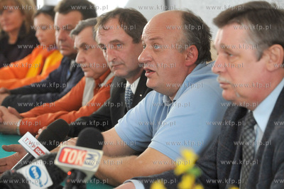 Zwiazkowcy ze Stoczni Gdanskiej - podczas nadzywczajego...