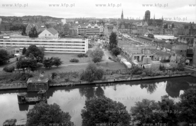 Widok z wiezowca na ul. Szopy na wyspe Spichrzow w...