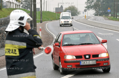 Wypadek samochodu ciezarowego z dostawczym busem w...