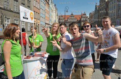 Ulice Dluga i Dlugi Targ w Gdansku dzien przed meczem...