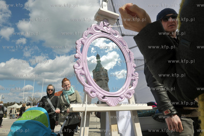 Sopot. Molo Fest przy sopockim molo. Strefa wystawcow....