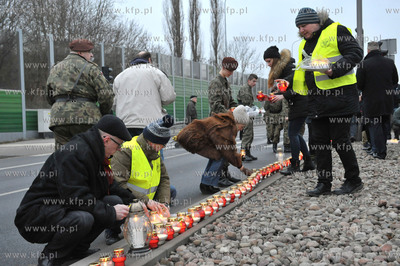 Dzien Zolnierzy Wykletych. Akcja palenia zniczy na...