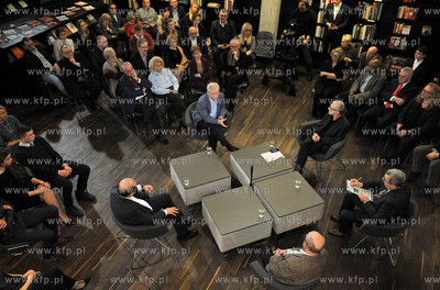 Arena Idei debata w bibliotece Europejskiego Centrum...