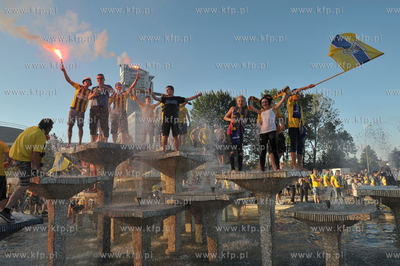 Gdynia swietuje awans Arki do ekstraklasy na skwerze...