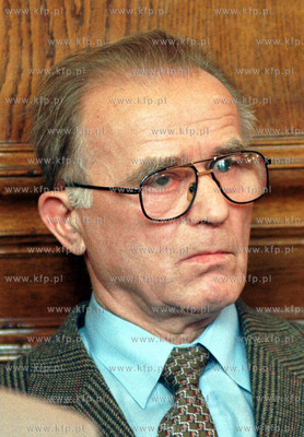 Proces grudnia 70. Wladyslaw Lomot na lawie oskarzonych...