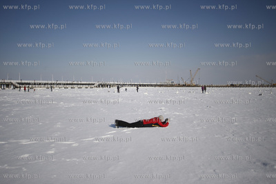 Sopot. Zamarznieta Zatoka Gdanska.
23.02.2011
fot....