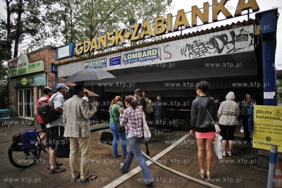 Gdansk Zabianka.  Zalany tunel na przystanku SKM po...