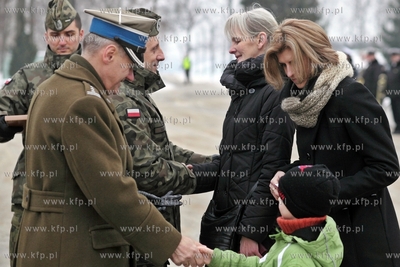 Uroczystosc powitania zolnierzy 49. Bazy Lotniczej...
