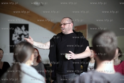Sopocka Scena off de Bicz. Warsztaty spiewacze z Adamem...