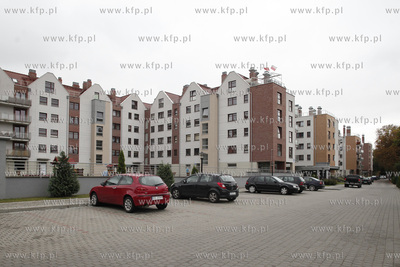 Gdansk. Kamienice nad motlawa wybudowane przez firme...