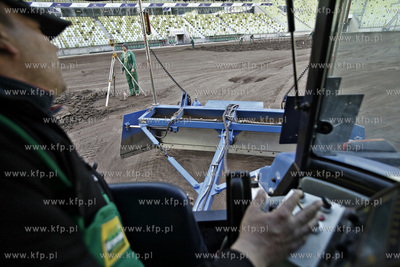 Wymiana murawy na stadionie pilkarskim PGE Arena w...