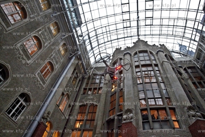 Bezplatny kurs obslugiwania dronow na dziedzincu Jana...