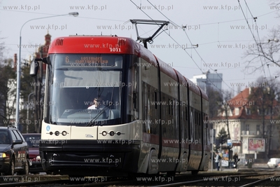 Gdańsk. Tramwaj linii nr 6 ( Pesa Swing ) przy al....