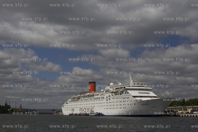 Gdańsk. Statek Ocean Dream organizacji Peace Boat,...