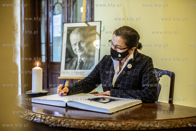 Nowy Ratusz w Gdańsku. Księga kondolencyjna pamięci...