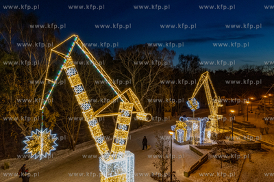 Iluminacje świąteczne w okolicach brzeżnieńskiego...