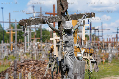 Podlaska Góra Krzyży na uroczysku Święta Woda wznosi...