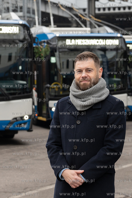 Gdynia. Przekazanie 6. nowyh trolejbusów zakupionych...