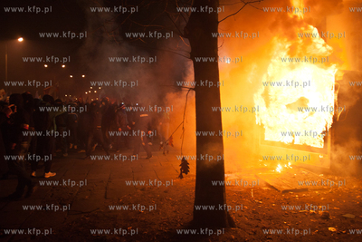 Warszawski "Marsz Niepodległosci" organizowany przez...