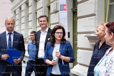 Przekazanie sześciu rodzinom kluczy do nowo wyremontowanej...