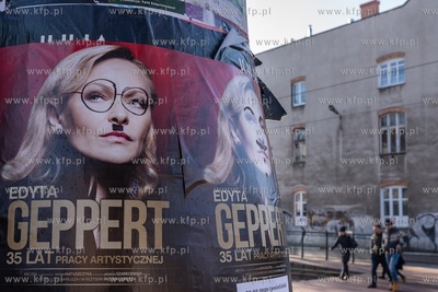 Słupy reklamowe w Oliwie. 8.02.2020 / fot. Anna Rezulak...