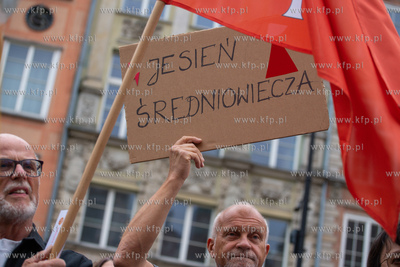 Gdańsk, okolice Dworu Artusa. Ani Jednej Więcej!...