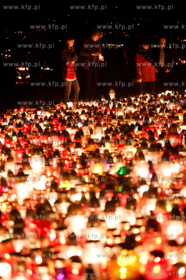 Gdansk. Cmentarz Srebrzysko. Swieto Wszystkich Swietych.
01.11.2011
fot....