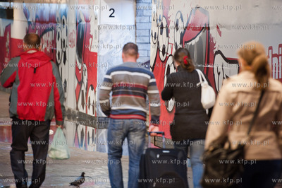 Gdansk. Przejscie podziemne przy dworcu PKP. Reklamy...