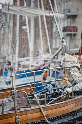 Gdansk. Zacumowane do nabrzeza Motlawy jachty uczestniczace...