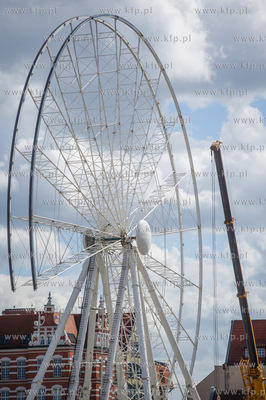 Gdansk. Montaz kola widokowego na Wyspie Spichrzow.
18.05.2015
fot....