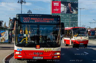 Gdansk. Autobusy ZKM, odjezdzajacy z przystanku na...
